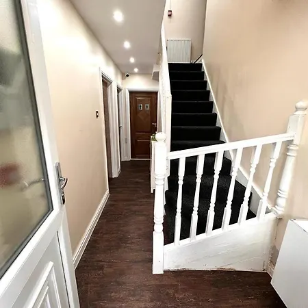 Nines Of Elegance At Castle Road Homestay *